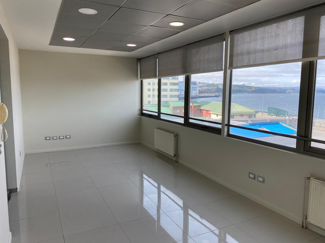 ARRIENDO OFICINA 88 M2 5 PRIVADOS EDIFICIO ENCARNACION